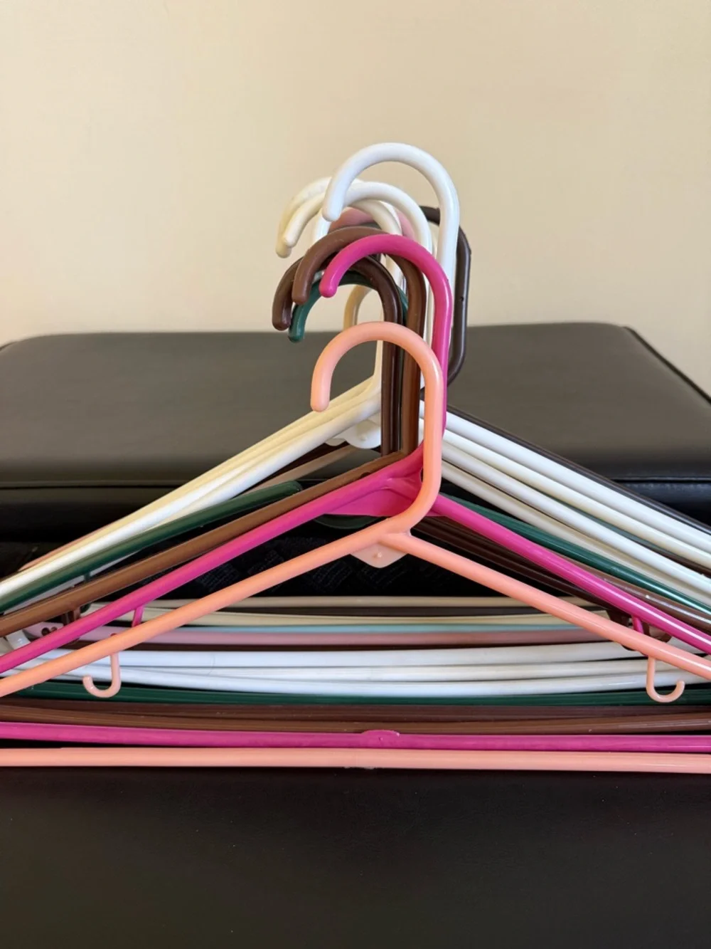 15Pack Mix Plastic Hangers Notched Durable Clothes Storage Organizer Multicolor